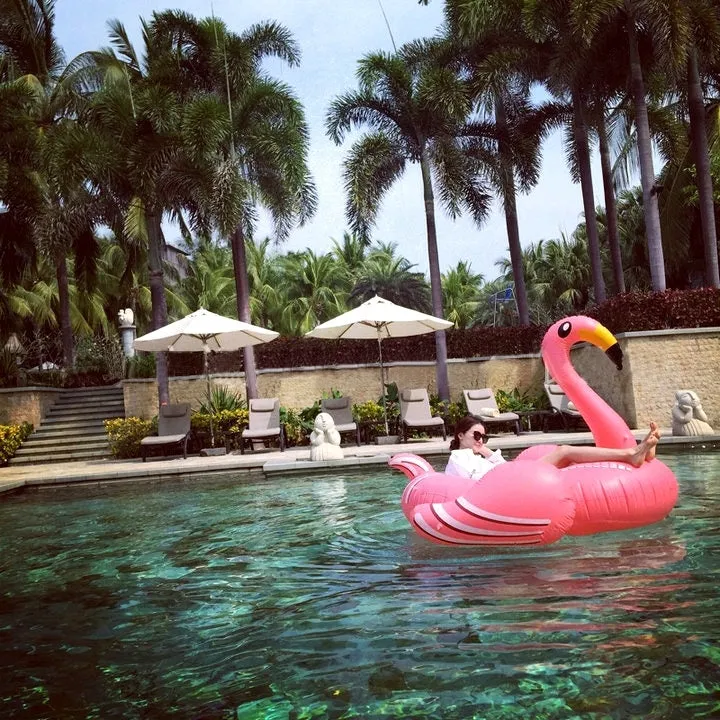 Inflatable Flamingo Shaped Floating Mat Swimming Ring, Inflated Size: 190 x 200 x 130cm