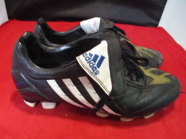 Used Adidas Youth Outdoor Soccer Shoes Size 5