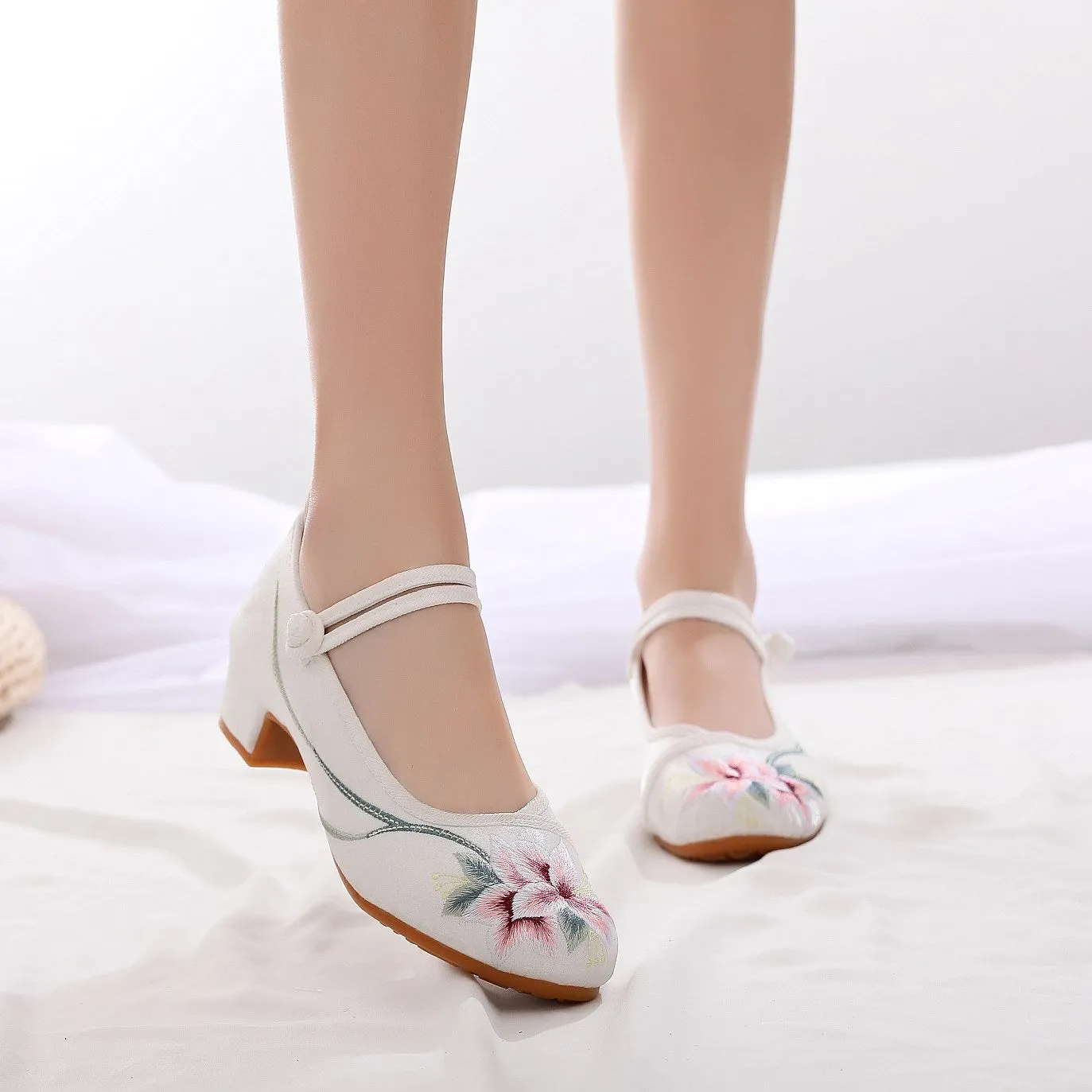 Women's Chinese Style Retro Embroidered Elegant Height Canvas Shoes