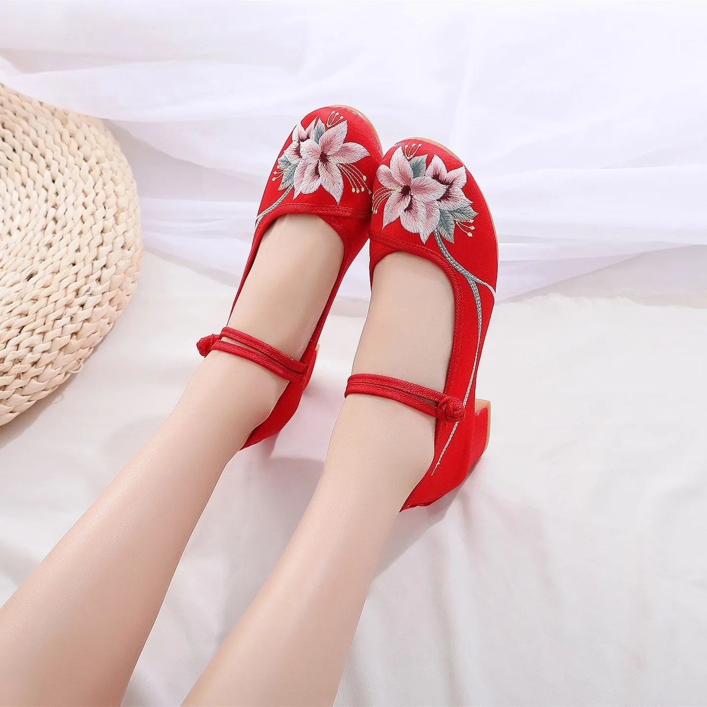 Women's Chinese Style Retro Embroidered Elegant Height Canvas Shoes