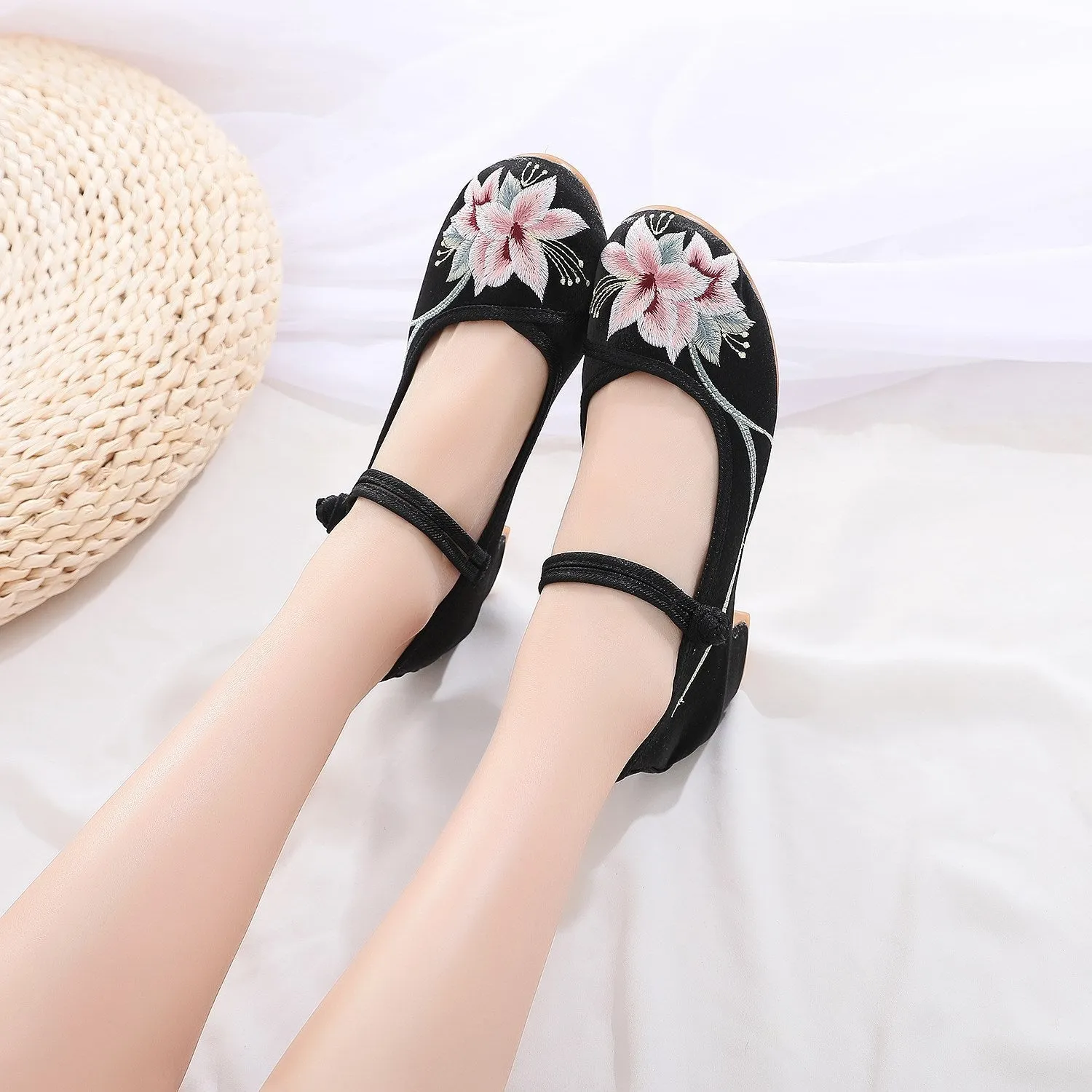 Women's Chinese Style Retro Embroidered Elegant Height Canvas Shoes